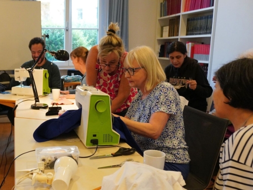 Unterstützung und Gästebetreuung im Nähcafé Steglitz